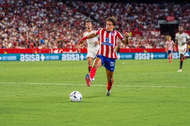 RECORD DATE NOT STATED ESP: LaLiga EA Sports Sevilla FC v Atletico de Madrid Giuliano Simeone of Atletico de Madrid in action during LaLiga EA Sports, between Sevilla FC v Atletico de Madrid played at Ramon Sanchez-Pizjuan Stadium in Sevilla on August 29, 2026 in Spain Spain Futbol Copyright: xAgenciaxLOFx