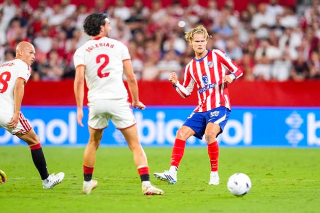 August 29, 2026, Sevilla, Sevilla, Spain: Morten Hjulmand of Atletico de Madrid in action during the Spanish league, LaLiga EA Sports, football match played between Sevilla FC and Atletico de Madrid at Ramon Sanchez-Pizjuan stadium on August 29, 2026, in Sevilla, Spain. Sevilla Spain - ZUMAa181 20260829_zaa_a181_179 Copyright: xJoaquinxCorcherox
