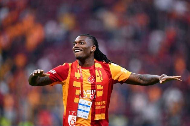 Galatasaray v Goztepe - Turkish Super Lig ISTANBUL, TURKIYE - AUGUST 29: Galatasaray s new signing Rafael Leao greets the fans after the Turkish Super Lig week 3 match between Galatasaray and Goztepe at RAMS Park in Istanbul, Turkiye on August 29, 2026. Arif Hudaverdi Yaman Anadolu Istanbul Turkey. Editorial use only. Please get in touch for any other usage.  Copyright: x2026xAnadoluxArifxHudaverdixYamanx