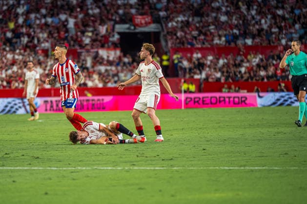 RECORD DATE NOT STATED ESP: LaLiga EA Sports Sevilla FC v Atletico de Madrid Miguel Angel Sierra of Sevilla and Gerard Fernandez Peque of Sevilla during LaLiga EA Sports, between Sevilla FC v Atletico de Madrid played at Ramon Sanchez-Pizjuan Stadium in Sevilla on August 29, 2026 in Spain Spain Futbol Copyright: xAgenciaxLOFx