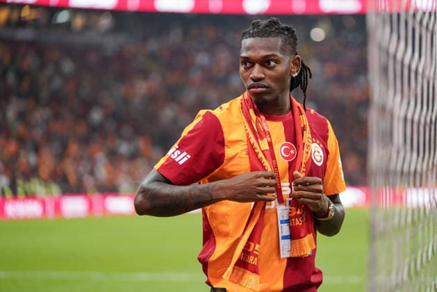 Galatasaray v Goztepe - Turkish Super Lig ISTANBUL, TURKIYE - AUGUST 29: Galatasaray s new signing Rafael Leao greets the fans after the Turkish Super Lig week 3 match between Galatasaray and Goztepe at RAMS Park in Istanbul, Turkiye on August 29, 2026. Cemal Yurttas Anadolu Istanbul Turkey. Editorial use only. Please get in touch for any other usage.  Copyright: x2026xAnadoluxCemalxYurttasx