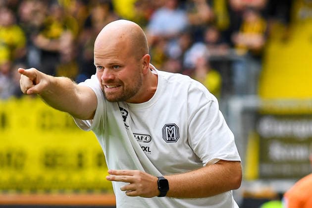 Lucas Beniermann (Trainer SV Meppen) gibt Anweisungen, gestikuliert, mit den Armen gestikulieren, gives instructions, gesticulate, 29.08.2026, Aachen (Deutschland), Fussball, 3. Liga, TSV Alemannia Aachen - SV Meppen, Fussball, 3. Liga, TSV Alemannia Aachen - SV Meppen, DFB DFL REGULATIONS PROHIBIT ANY USE OF PHOTOGRAPHS AS IMAGE SEQUENCES AND OR QUASI-VIDEO.