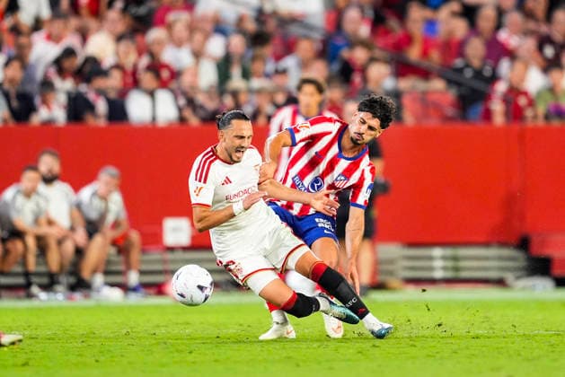 August 29, 2026, Sevilla, Sevilla, Spain: Johnny Cardoso of Atletico de Madrid and Giorgi Kochorashvili of Sevilla FC in action during the Spanish league, LaLiga EA Sports, football match played between Sevilla FC and Atletico de Madrid at Ramon Sanchez-Pizjuan stadium on August 29, 2026, in Sevilla, Spain. Sevilla Spain - ZUMAa181 20260829_zaa_a181_201 Copyright: xJoaquinxCorcherox