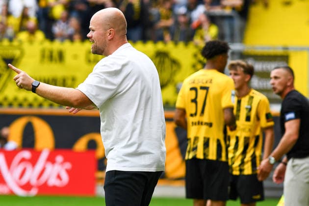 v.li.: Lucas Beniermann (Trainer SV Meppen) gibt Anweisungen, gestikuliert, mit den Armen gestikulieren, gives instructions, gesticulate, 29.08.2026, Aachen (Deutschland), Fussball, 3. Liga, TSV Alemannia Aachen - SV Meppen, Fussball, 3. Liga, TSV Alemannia Aachen - SV Meppen, DFB DFL REGULATIONS PROHIBIT ANY USE OF PHOTOGRAPHS AS IMAGE SEQUENCES AND OR QUASI-VIDEO.
