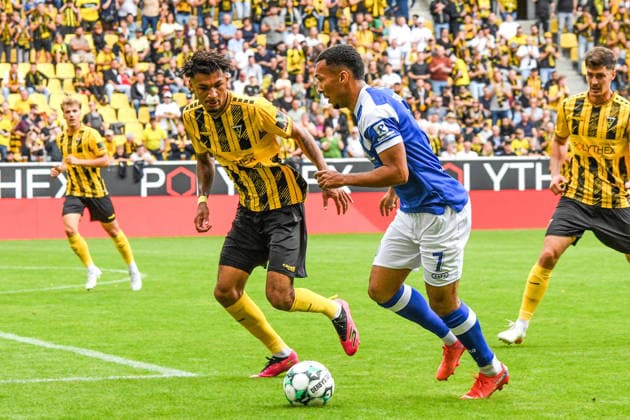 v.li.: Joel da Silva Kiala (Alemannia Aachen, 37), Oliver Schmitt (SV Meppen, 7), Zweikampf, Duell, duel, tackle, tackling, Dynamik, Action, Aktion, 29.08.2026, Aachen (Deutschland), Fussball, 3. Liga, TSV Alemannia Aachen - SV Meppen, Fussball, 3. Liga, TSV Alemannia Aachen - SV Meppen, DFB DFL REGULATIONS PROHIBIT ANY USE OF PHOTOGRAPHS AS IMAGE SEQUENCES AND OR QUASI-VIDEO.