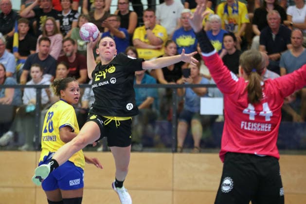 Handball, Alsco HBF1: HC Leipzig - Borussia Dortmund; 29.08.2026 Ona Vegue (24, Borussia Dortmund) wirft. Alsco Handball Bundesliga Frauen HBF1, Saison 2026 2027, 1. Spieltag: HC Leipzig vs. Borussia Dortmund am 29.08.2026 im Sportcenter Markranstädt. Copyright: xBEAUTIFULxSPORTS JanxKaeferx