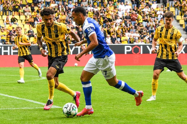 v.li.: Joel da Silva Kiala (Alemannia Aachen, 37), Oliver Schmitt (SV Meppen, 7), Zweikampf, Duell, duel, tackle, tackling, Dynamik, Action, Aktion, 29.08.2026, Aachen (Deutschland), Fussball, 3. Liga, TSV Alemannia Aachen - SV Meppen, Fussball, 3. Liga, TSV Alemannia Aachen - SV Meppen, DFB DFL REGULATIONS PROHIBIT ANY USE OF PHOTOGRAPHS AS IMAGE SEQUENCES AND OR QUASI-VIDEO.