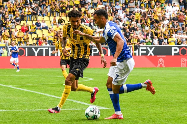 v.li.: Joel da Silva Kiala (Alemannia Aachen, 37), Oliver Schmitt (SV Meppen, 7), Zweikampf, Duell, duel, tackle, tackling, Dynamik, Action, Aktion, 29.08.2026, Aachen (Deutschland), Fussball, 3. Liga, TSV Alemannia Aachen - SV Meppen, Fussball, 3. Liga, TSV Alemannia Aachen - SV Meppen, DFB DFL REGULATIONS PROHIBIT ANY USE OF PHOTOGRAPHS AS IMAGE SEQUENCES AND OR QUASI-VIDEO.