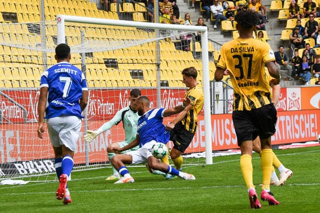 Cyrill Akono (SV Meppen, 9), Matti Wagner (Alemannia Aachen, 3), Zweikampf, Duell, duel, tackle, tackling, Dynamik, Action, Aktion, 29.08.2026, Aachen (Deutschland), Fussball, 3. Liga, TSV Alemannia Aachen - SV Meppen, Fussball, 3. Liga, TSV Alemannia Aachen - SV Meppen, DFB DFL REGULATIONS PROHIBIT ANY USE OF PHOTOGRAPHS AS IMAGE SEQUENCES AND OR QUASI-VIDEO.