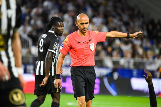 FOOTBALL : AJ Auxerre vs SCO Angers - Ligue 1 - JournÃ e 2 - 29 08 2026 Hakim Ben El Hadj (Arbitre Central) AuxerreFrance  Copyright: xBaptistexAutissierx