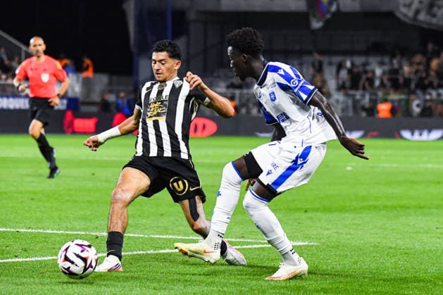 FOOTBALL : AJ Auxerre vs SCO Angers - Ligue 1 - JournÃ e 2 - 29 08 2026 Aristide Zossou (AJ Auxerre) Yassin Belkhdim (SCO ANGERS) AuxerreFrance  Copyright: xBaptistexAutissierx