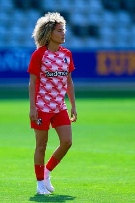 29. August 2026, Fussball, Google Pixel Frauen-Bundesliga, SC Freiburg - 1. FC Union Berlin Amira Arfaoui (17, SC Freiburg) Photo: Urs Ottiger *** August 29, 2026, Soccer, Google Pixel Women s Bundesliga, SC Freiburg 1, FC Union Berlin, Amira Arfaoui 17, SC Freiburg, Photo by Urs Ottiger