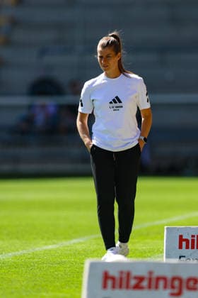 29. August 2026, Fussball, Google Pixel Frauen-Bundesliga, SC Freiburg - 1. FC Union Berlin Marie-Louise Eta (Cheftrainerin, 1. FC Union Berlin) Photo: Urs Ottiger *** August 29, 2026, Soccer, Google Pixel Women s Bundesliga, SC Freiburg vs. 1. FC Union Berlin, Marie Louise Eta, Head Coach, 1. FC Union Berlin, Photo by Urs Ottiger
