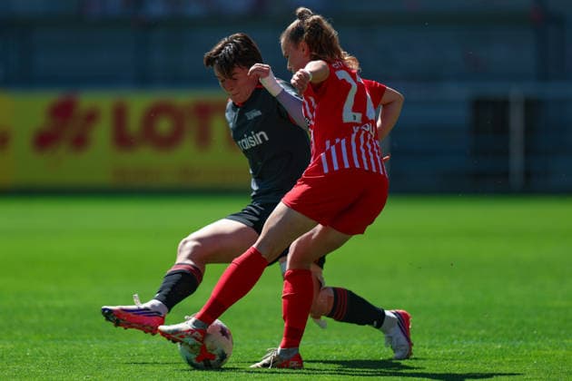 29. August 2026, Fussball, Google Pixel Frauen-Bundesliga, SC Freiburg - 1. FC Union Berlin Lisa Kolb (22, SC Freiburg, re.) im Zweikampf mit Tomke Schneider (2, 1. FC Union Berlin) Photo: Urs Ottiger *** August 29, 2026, Soccer, Google Pixel Women s Bundesliga, SC Freiburg 1, FC Union Berlin 2. Lisa Kolb (22), SC Freiburg, on the right, in a tackle with Tomke Schneider (2), 1 FC Union Berlin. Photo by Urs Ottiger