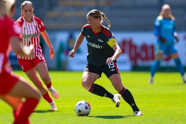 29. August 2026, Fussball, Google Pixel Frauen-Bundesliga, SC Freiburg - 1. FC Union Berlin Antritt von Samantha Steuerwald (19, 1. FC Union Berlin) im Mittelfeld Photo: Urs Ottiger *** August 29, 2026, Soccer, Google Pixel Women s Bundesliga, SC Freiburg 1 vs. FC Union Berlin: Samantha Steuerwald, 19, of FC Union Berlin takes the field in midfield. Photo by Urs Ottiger