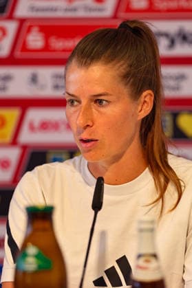 29. August 2026, Fussball, Google Pixel Frauen-Bundesliga, SC Freiburg - 1. FC Union Berlin Marie-Louise Eta (Cheftrainerin, 1. FC Union Berlin) in der PK Photo: Urs Ottiger *** August 29, 2026, Soccer, Google Pixel Women s Bundesliga, SC Freiburg vs. 1. FC Union Berlin; Marie Louise Eta, Head Coach, 1. FC Union Berlin at the press conference; Photo by Urs Ottiger