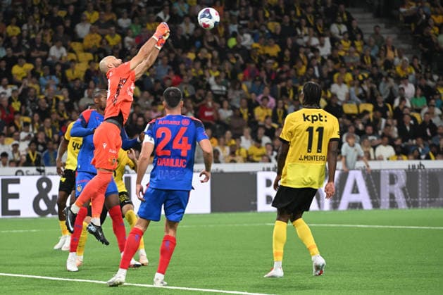 BERN, SWITZERLAND - AUGUST 29: Mirko Salvi of Basel l) in action during the Swiss Super League match between BSC Young Boys and FC Basel 1893 at Stadion Wankdorf on August 29, 2026 in Bern, Switzerland. Bern Stadion Wankdorf Bern Switzerland Copyright: xJustPictures.ch ManuelxWinterbergerx jp-en-EuSpIm-MWI_2761