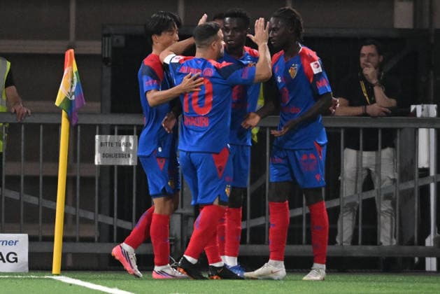 BERN, SWITZERLAND - AUGUST 29: the players from FC Basel celebrating the score of Asane Sow of Basel 2:2 during the Swiss Super League match between BSC Young Boys and FC Basel 1893 at Stadion Wankdorf on August 29, 2026 in Bern, Switzerland. Bern Stadion Wankdorf Bern Switzerland Copyright: xJustPictures.ch ManuelxWinterbergerx jp-en-EuSpIm-MWI_2805