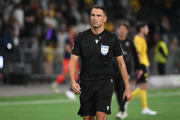 BERN, SWITZERLAND - AUGUST 29: Referee Sandro Schärer in action during the Swiss Super League match between BSC Young Boys and FC Basel 1893 at Stadion Wankdorf on August 29, 2026 in Bern, Switzerland. Bern Stadion Wankdorf Bern Switzerland Copyright: xJustPictures.ch ManuelxWinterbergerx jp-en-EuSpIm-MWI_2965