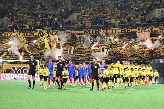 BERN, SWITZERLAND - AUGUST 29: Both teams take the field before the game during the Swiss Super League match between BSC Young Boys and FC Basel 1893 at Stadion Wankdorf on August 29, 2026 in Bern, Switzerland. Bern Stadion Wankdorf Bern Switzerland Copyright: xJustPictures.ch ManuelxWinterbergerx jp-en-EuSpIm-MWI_2556