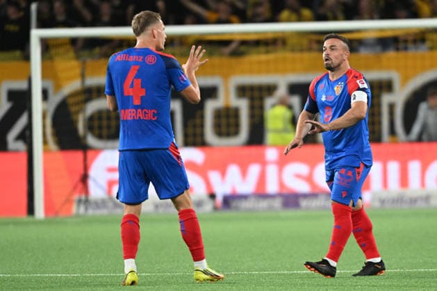 BERN, SWITZERLAND - AUGUST 29: Beck Omeragic of Basel l) talking with Xherdan Shaqiri of Basel r) during the Swiss Super League match between BSC Young Boys and FC Basel 1893 at Stadion Wankdorf on August 29, 2026 in Bern, Switzerland. Bern Stadion Wankdorf Bern Switzerland Copyright: xJustPictures.ch ManuelxWinterbergerx jp-en-EuSpIm-MWI_2828