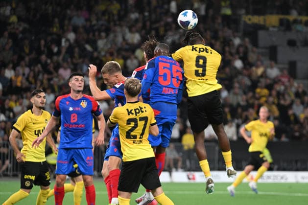 BERN, SWITZERLAND - AUGUST 29: Isaac Schmidt of Young Boys r) against Akpe Victory of Basel during the Swiss Super League match between BSC Young Boys and FC Basel 1893 at Stadion Wankdorf on August 29, 2026 in Bern, Switzerland. Bern Stadion Wankdorf Bern Switzerland Copyright: xJustPictures.ch ManuelxWinterbergerx jp-en-EuSpIm-MWI_2958
