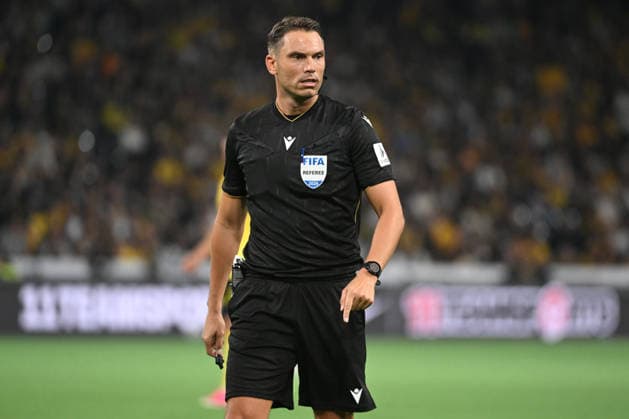 BERN, SWITZERLAND - AUGUST 29: Referee Sandro Schärer in action during the Swiss Super League match between BSC Young Boys and FC Basel 1893 at Stadion Wankdorf on August 29, 2026 in Bern, Switzerland. Bern Stadion Wankdorf Bern Switzerland Copyright: xJustPictures.ch ManuelxWinterbergerx jp-en-EuSpIm-MWI_2751
