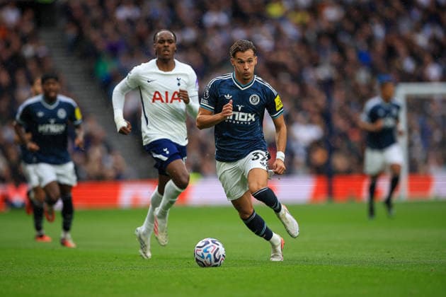 Tottenham Hotspur v Newcastle United, Premier League Newcastle United Defender Amar DediÄ‡ (37) runs with the ball during the Premier League match between Tottenham Hotspur and Newcastle United at Tottenham Hotspur Stadium, London, UK on 29 August 2026. London Tottenham Hotspur Stadium London UK Editorial use only DataCo restrictions apply See www.football-dataco.com , Copyright: xChrisxFoxwellx PSI-24771-0184