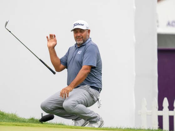 GRAND BLANC, MI - AUGUST 29: Ricardo Gonzalez of Argentina tosses his club after chipping the ball onto the 18th green during the second round of the PGA, Golf Herren TOUR Champions The Ally Challenge on August 29, 2026, at Warwick Hills Golf and Country Club in Grand Blanc, Michigan. (Photo by Joseph Weiser Icon Sportswire) GOLF: AUG 29 PGA TOUR Champions The Ally Challenge EDITORIAL USE ONLY Icon260829035