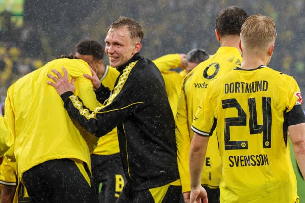 Dortmund, Deutschland: 29.08.2026 - 1. Bundesliga 2026 27 - 1. Spieltag - Borussia Dortmund vs. HSV Im Bild: Maximilian Beier (BVB) beim Abschlussjubel nach dem ersten Heimsieg gegen den HSV in der neuen Saison (DFL DFB REGULATIONS PROHIBIT ANY USE OF PHOTOGRAPHS as IMAGE SEQUENCES and or QUASI-VIDEO) *** *** Dortmund, Germany August 29, 2026 Bundesliga 2026, Matchday 27, Borussia Dortmund vs. HSV Pictured: Maximilian Beier of BVB celebrating after the team’s first home win against HSV in the new season. DFL and DFB regulations prohibit any use of photographsRAPHS as IMAGE SEQUENCES and or QUASI-VIDEO *** Copyright: HMBxMedia MadeleinexFantini