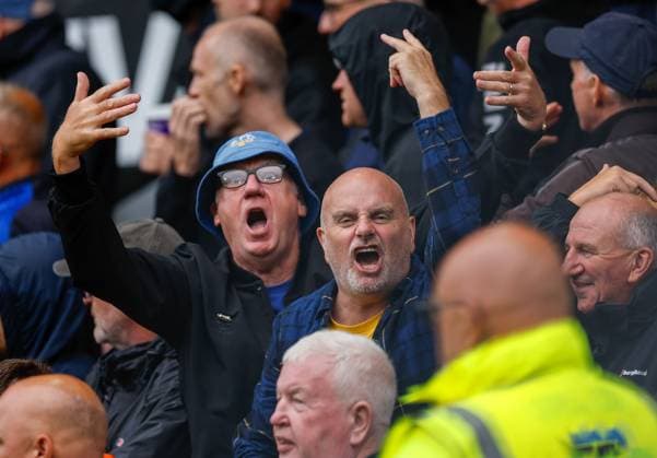 Angry Everton fans making gestures AFC Bournemouth v Everton, Premier League Football, Football, Vitality Stadium, Bournemouth, UK - 29 Aug 2026Bournemouth Vitality Stadium United Kingdom EDITORIAL USE ONLY No use with unauthorised audio, video, data, fixture lists, club league logos or live services. Online in-match use limited to 120 images, no video emulation. No use in betting, games or single club league player publications.  Copyright: xMattxImpey Shutterstockx 17119015cv