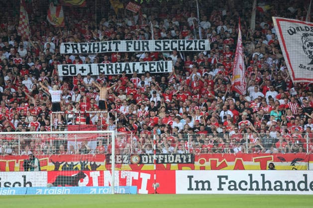 BERLIN, DEUTSCHLAND - AUGUST 29: Union fans show banner: Freedom for sixty and 50 + 1 maintained!, during the match in the German Bundesliga: Union Berlin - Eintracht Frankfurt at Stadion An der Alten Foersterei on matchday 32 on August 29, 2026 in Berlin, Deutschland. DFB regulations prohibit any use of photographs as image sequences and or quasi video. Berlin Deutschland Copyright: xO.Frankex