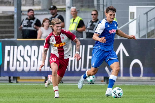 v.li.: John Posselt (Regensburg, 20), Sean Dulic (TSG II, 3), Zweikampf, Spielszene, Duell, duel, tackle, tackling, Dynamik, Action, Aktion, 29.08.2026, Sinsheim (Deutschland), Fussball, 3. Liga, TSG 1899 Hoffenheim II - SSV Jahn Regensburg, DFB DFL REGULATIONS PROHIBIT ANY USE OF PHOTOGRAPHS AS IMAGE SEQUENCES AND OR QUASI-VIDEO.