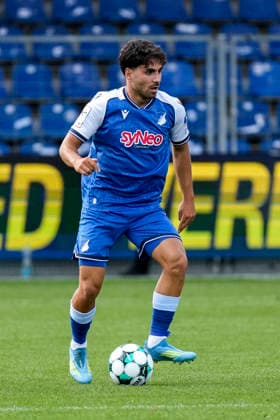 Diren Dagdeviren (TSG II, 8), am Ball, Freisteller, Ganzkörper, Einzelbild, Einzelfoto, Aktion, Action, 29.08.2026, Sinsheim (Deutschland), Fussball, 3. Liga, TSG 1899 Hoffenheim II - SSV Jahn Regensburg, DFB DFL REGULATIONS PROHIBIT ANY USE OF PHOTOGRAPHS AS IMAGE SEQUENCES AND OR QUASI-VIDEO.