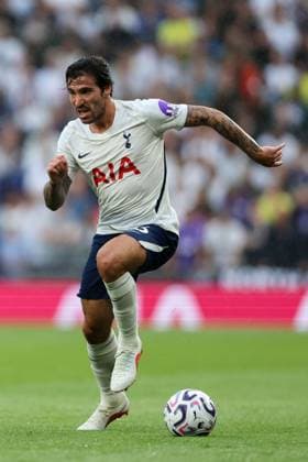 Sandro Tonali of Tottenham Hotspur runs with the ball Tottenham Hotspur v Newcastle United, Premier League, Football, Tottenham Hotspur Stadium, London, UK, 29 08 2026, England - 29 Aug 2026London Tottenham Hotspur Stadium England United Kingdom EDITORIAL USE ONLY No use with unauthorised audio, video, data, fixture lists, club league logos or live services. Online in-match use limited to 120 images, no video emulation. No use in betting, games or single club league player publications. Copyright: xHanc WiredxPhotos Shutterstockx 17124807dq