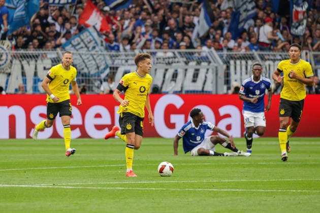 29.08.2026, xgrfx, Fussball 1.Bundesliga, Borussia Dortmund - Hamburger SV v.l. Giannis Konstantelias (Borussia Dortmund) (DFL DFB REGULATIONS PROHIBIT ANY USE OF PHOTOGRAPHS as IMAGE SEQUENCES and or QUASI-VIDEO) Dortmund *** August 29, 2026, xgrfx, Soccer, Bundesliga 1, Borussia Dortmund vs. Hamburger SV, Giannis Konstantelias, Borussia Dortmund, DFL, DFB. REGULATIONS PROHIBIT ANY USE OF PHOTOGRAPHS AS IMAGE SEQUENCES AND OR QUASI-VIDEO, Dortmund