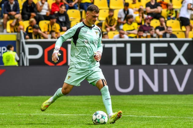 Stefan Bajic (Torwart Alemannia Aachen, 23) am Ball, Spielszene, Freisteller, Ganzkörper, Einzelbild, Aktion, Action, 29.08.2026, Aachen (Deutschland), Fussball, 3. Liga, TSV Alemannia Aachen - SV Meppen, Fussball, 3. Liga, TSV Alemannia Aachen - SV Meppen, DFB DFL REGULATIONS PROHIBIT ANY USE OF PHOTOGRAPHS AS IMAGE SEQUENCES AND OR QUASI-VIDEO.