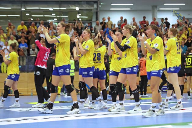 Handball, Alsco HBF1: HC Leipzig - Borussia Dortmund; 29.08.2026 Das HCL-Team bedankt sich applaudierend bei den Fans. Alsco Handball Bundesliga Frauen HBF1, Saison 2026 2027, 1. Spieltag: HC Leipzig vs. Borussia Dortmund am 29.08.2026 im Sportcenter Markranstädt. Copyright: xBEAUTIFULxSPORTS JanxKaeferx