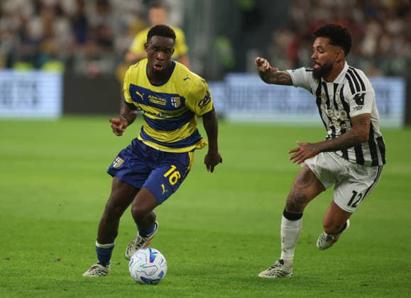 IPA87915333 - Lamine Keita of Parma Calcio and Douglas Luiz of Juventus FC during the 2026 27 Italian Serie A soccer match between Juventus FC and Parma Calcio on August 29, 2026, at Allianz Stadium in Turin, Italy. Photo by Nderim KACELI  Copyright: xNderimxKaceli IPAxSportx xx 87915333