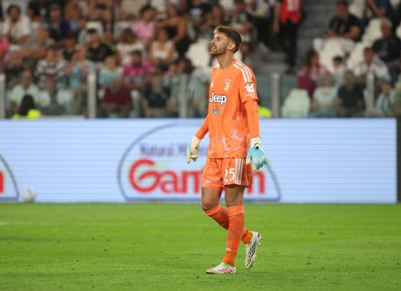 IPA87915358 - Guglielmo Vicario of Juventus FC during the 2026–27 Italian Serie A soccer match between Juventus FC and Parma Calcio on August 29, 2026, at Allianz Stadium in Turin, Italy. Photo by Nderim KACELI  Copyright: xNderimxKaceli IPAxSportx xx 87915358