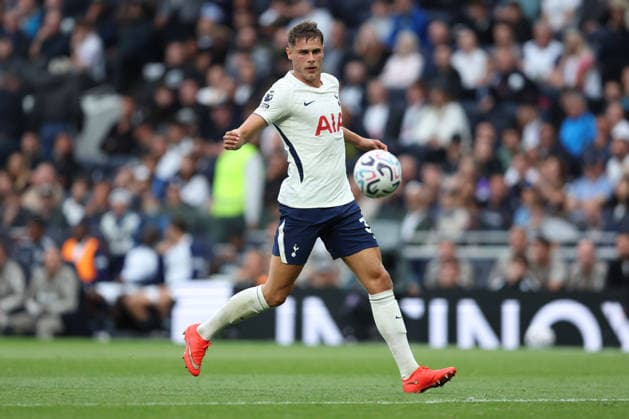Tottenham v Newcastle 29 August 2026, London - Premier League Football - Tottenham Hotspur v Newcastle United - Micky van de Ven of Tottenham Hotspur - Photo: Charlotte Wilson Offside. London UK Copyright: xCharlottexWilsonx xOffsidexOffside