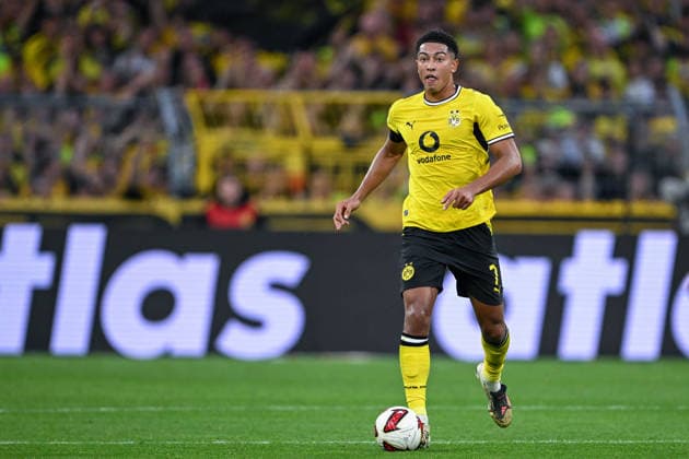 1. Bundesliga 26 27 - Borussia Dortmund - Hamburger SV am 29.08.2026 an der Bremer Brücke in Osnabrück Jobe Bellingham (Dortmund) am Ball *** 1 Bundesliga 26 27 Borussia Dortmund vs. Hamburger SV on August 29, 2026, at the Bremer Brücke in Osnabrück; Jobe Bellingham of Dortmund in possession of the ball MT