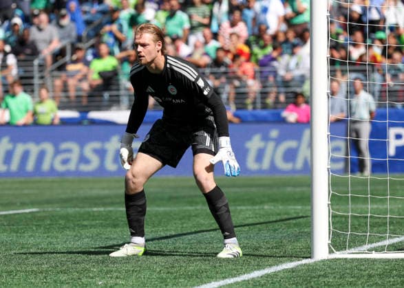 SEATTLE, WA - AUGUST 29: Chicago Fire FC goalkeeper Chris Brady (1) watches a play in the second half during the MLS, Fussball Herren, USA match between Chicago Fire FC and Seattle Sounders FC on August 29, 2026 at Lumen Field in Seattle, Washington. (Photo by Leslie Plaza Johnson Icon Sportswire) SOCCER: AUG 29 MLS Seattle Sounders FC vs Chicago Fire FC EDITORIAL USE ONLY Icon260829021