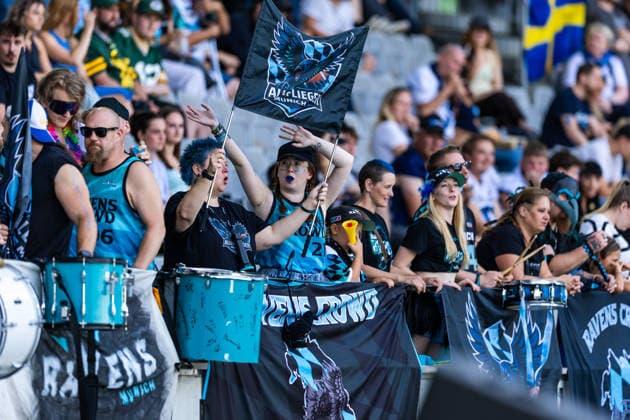 Munich Ravens supporters cheer, wave a team flag, and play drums. 29.08.2026, Innsbruck, European Football Alliance, Championship Game, Munich Ravens - Nordic Storm. Innsbruck Tivoli Stadium Austria Copyright: xPFA RicoxDoninellix
