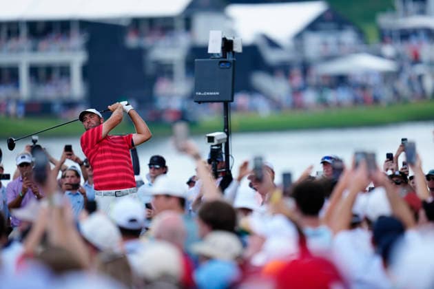 August 29, 2026, Atlanta, Georgia, USA: Scottie Scheffler (USA) hits his tee shot on the 4th hole, during the third round at East Lake Golf Club. Atlanta USA - ZUMAd212 20260829_zsp_d212_078 Copyright: xRichardxDolex