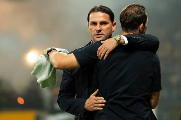 BERN, BERN - AUGUST 29: Gerardo Seoane, head coach of BSC Young Boys, greets Stephan Lichtsteiner, head coach of FC Basel 1893, before the Brack Super League match between BSC Young Boys and FC Basel 1893 at Stadion Wankdorf on August 29, 2026 in Bern, Bern, Switzerland. Copyright: xLivioxBaeriswylx xSPPx Sportspressphoto_SPR219277