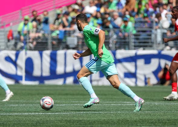 SEATTLE, WA - AUGUST 29: Seattle Sounders FC midfielder Albert Rusnak (11) dribbles the ball in the first half during the MLS, Fussball Herren, USA match between Chicago Fire FC and Seattle Sounders FC on August 29, 2026 at Lumen Field in Seattle, Washington. (Photo by Leslie Plaza Johnson Icon Sportswire) SOCCER: AUG 29 MLS Seattle Sounders FC vs Chicago Fire FC EDITORIAL USE ONLY Icon260829034