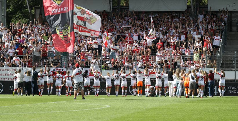 29.08.26 Frauen VfB Stuttgart - Hamburger SV Deutschland, Stuttgart, 29.08.2026, Fussball, Frauen, Bundesliga, Saison 2026 2027, VfB Stuttgart - Hamburger SV (2:1): Team Mannschaft Spielerinnen VfB Stuttgart Schlussjubel vor den Fans. *** August 29, 26 Women s VfB Stuttgart vs. Hamburger SV Germany, Stuttgart, August 29, 2026, Soccer, Women s, Bundesliga, 2026–2027 Season, VfB Stuttgart vs. Hamburger SV 2–1 Team, Players, VfB Stuttgart Celebrating in front of the fans