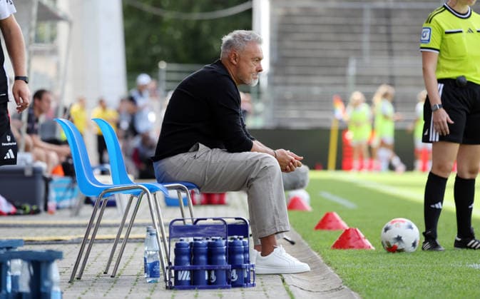 29.08.26 Frauen VfB Stuttgart - Hamburger SV Deutschland, Stuttgart, 29.08.2026, Fussball, Frauen, Bundesliga, Saison 2026 2027, VfB Stuttgart - Hamburger SV (2:1): Rodolfo Cardoso (Trainer Hamburger SV). *** August 29, 2026 Women s VfB Stuttgart vs. Hamburger SV Germany, Stuttgart, August 29, 2026, Soccer, Women s, Bundesliga, 2026–2027 Season, VfB Stuttgart vs. Hamburger SV 2–1 Rodolfo Cardoso, Coach, Hamburger SV