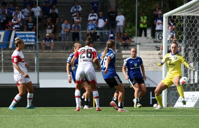 29.08.26 Frauen VfB Stuttgart - Hamburger SV Deutschland, Stuttgart, 29.08.2026, Fussball, Frauen, Bundesliga, Saison 2026 2027, VfB Stuttgart - Hamburger SV (2:1): v.l. Nicole Billa (VfB Stuttgart), Kinga Szemik (Hamburger SV); Jubel Tor 2:1 Billa. *** August 29, 2026 Women s VfB Stuttgart vs. Hamburger SV Germany, Stuttgart, August 29, 2026, Soccer, Women s, Bundesliga, 2026–2027 Season, VfB Stuttgart vs. Hamburger SV 2–1 (from left): Nicole Billa (VfB Stuttgart), Kinga Szemik (Hamburger SV) celebrating the 2–1 goal by Billa